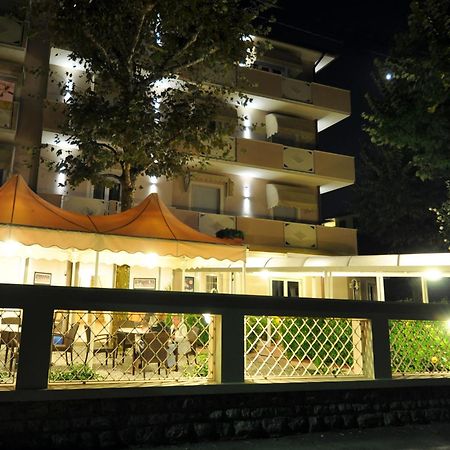 Hotel Azzurra Marina di Pietrasanta Exteriör bild
