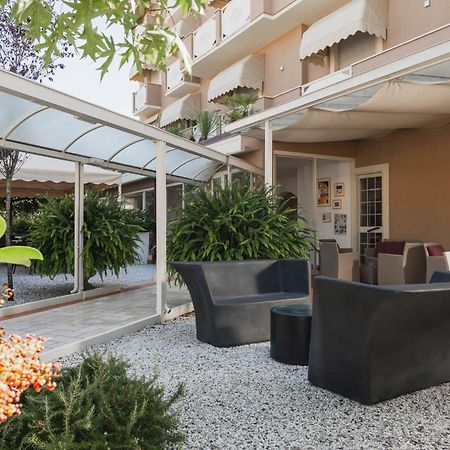 Hotel Azzurra Marina di Pietrasanta Exteriör bild