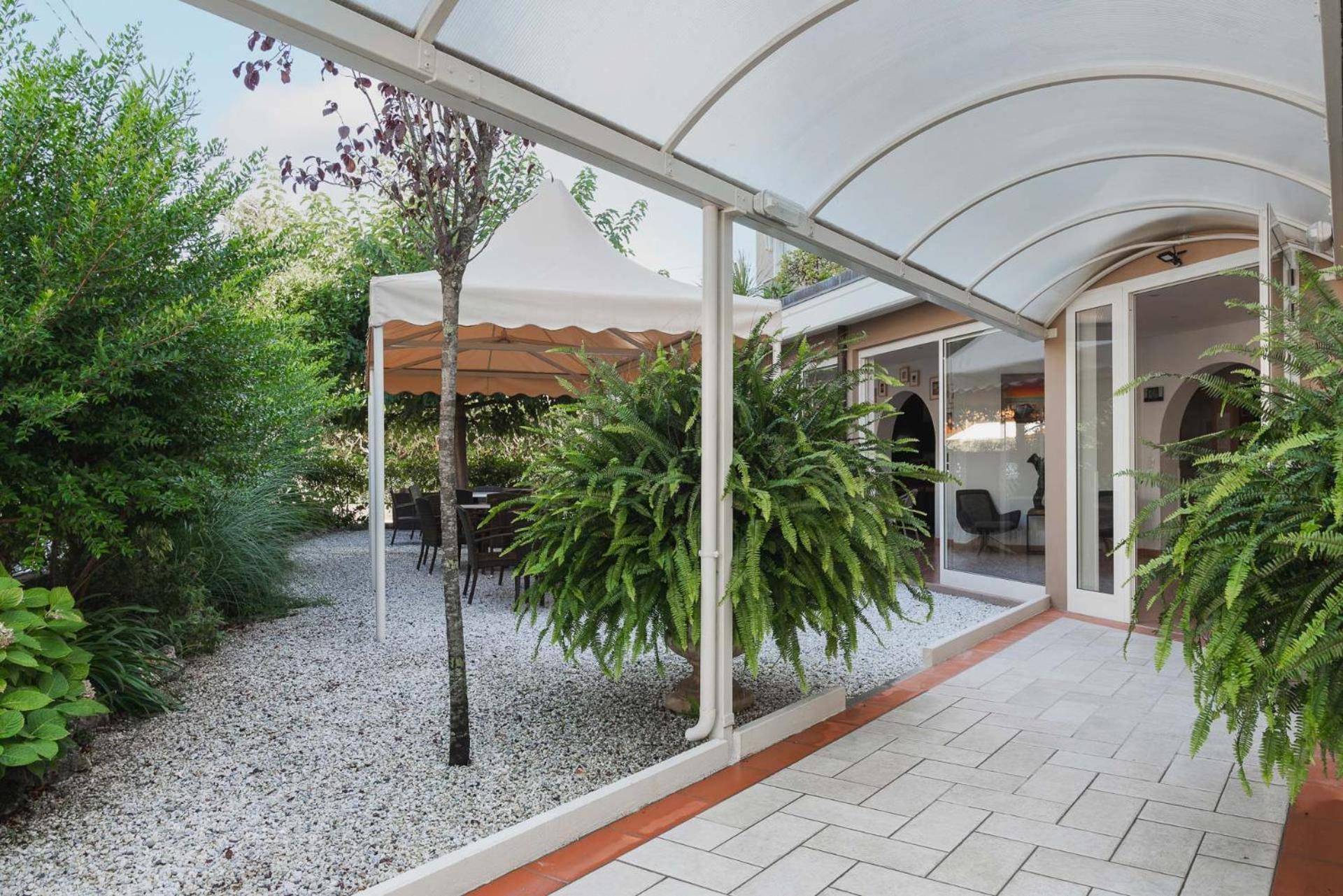 Hotel Azzurra Marina di Pietrasanta Exteriör bild
