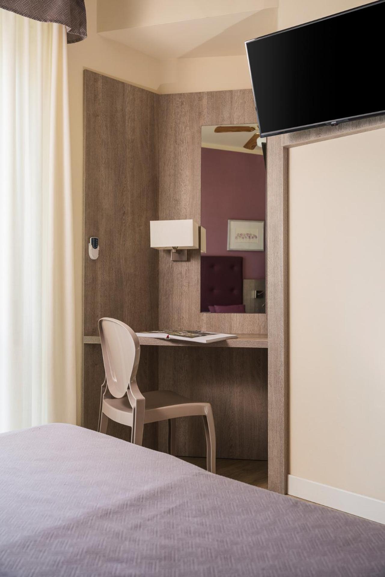 Hotel Azzurra Marina di Pietrasanta Exteriör bild