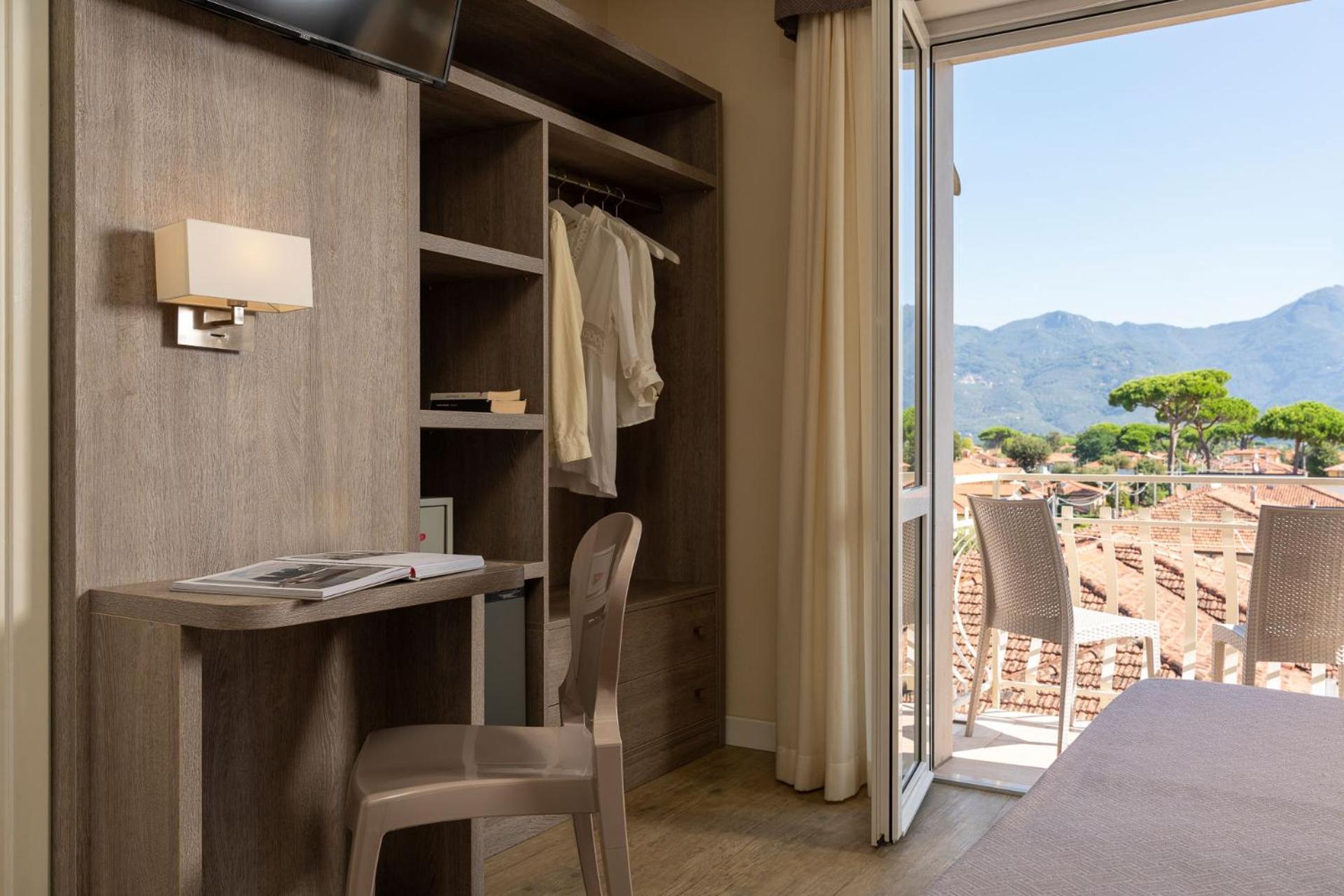Hotel Azzurra Marina di Pietrasanta Exteriör bild