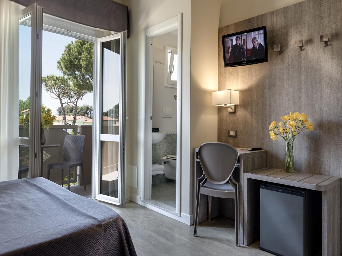 Hotel Azzurra Marina di Pietrasanta Exteriör bild
