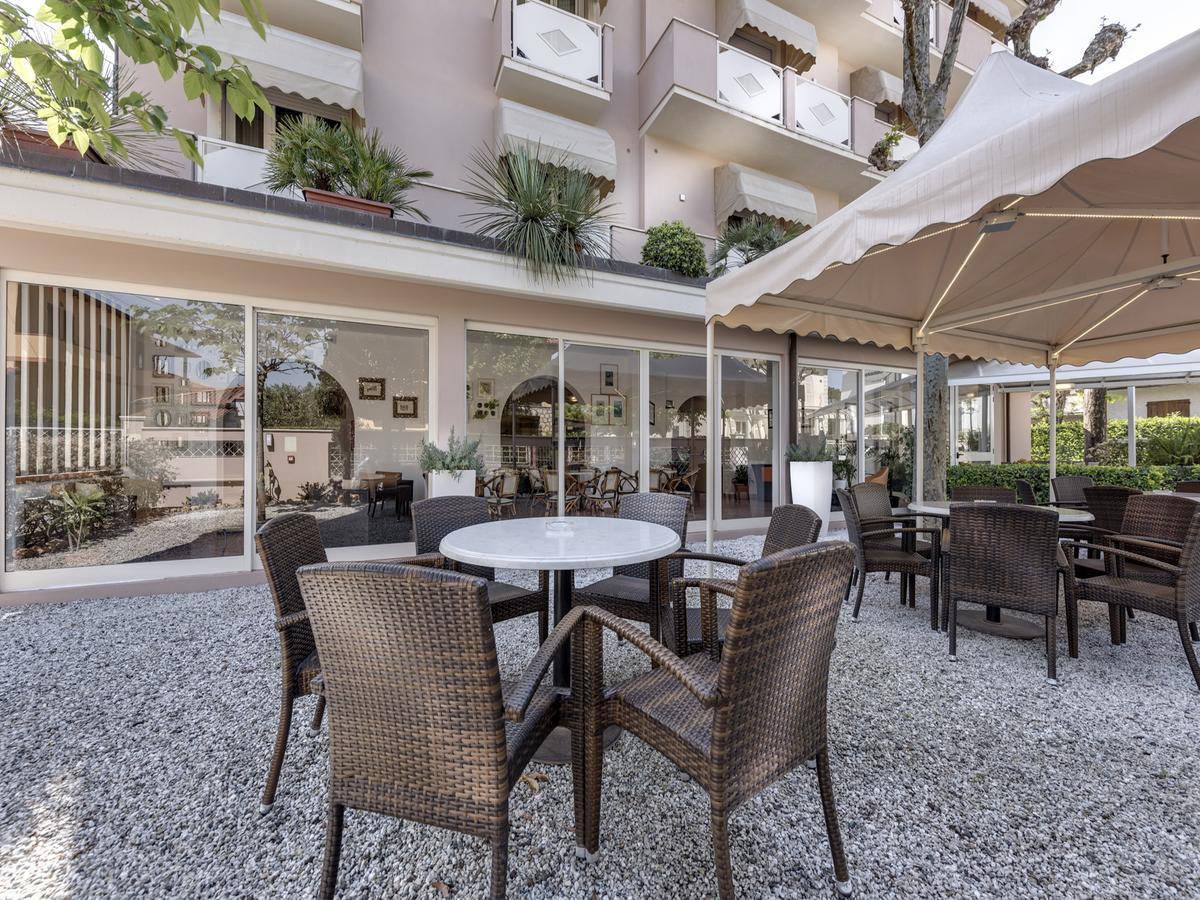 Hotel Azzurra Marina di Pietrasanta Exteriör bild