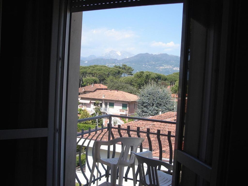 Hotel Azzurra Marina di Pietrasanta Exteriör bild